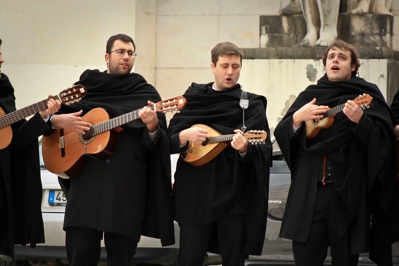 Kompletny przewodnik po historii, muzyce i tradycjach portugalskich tunerów