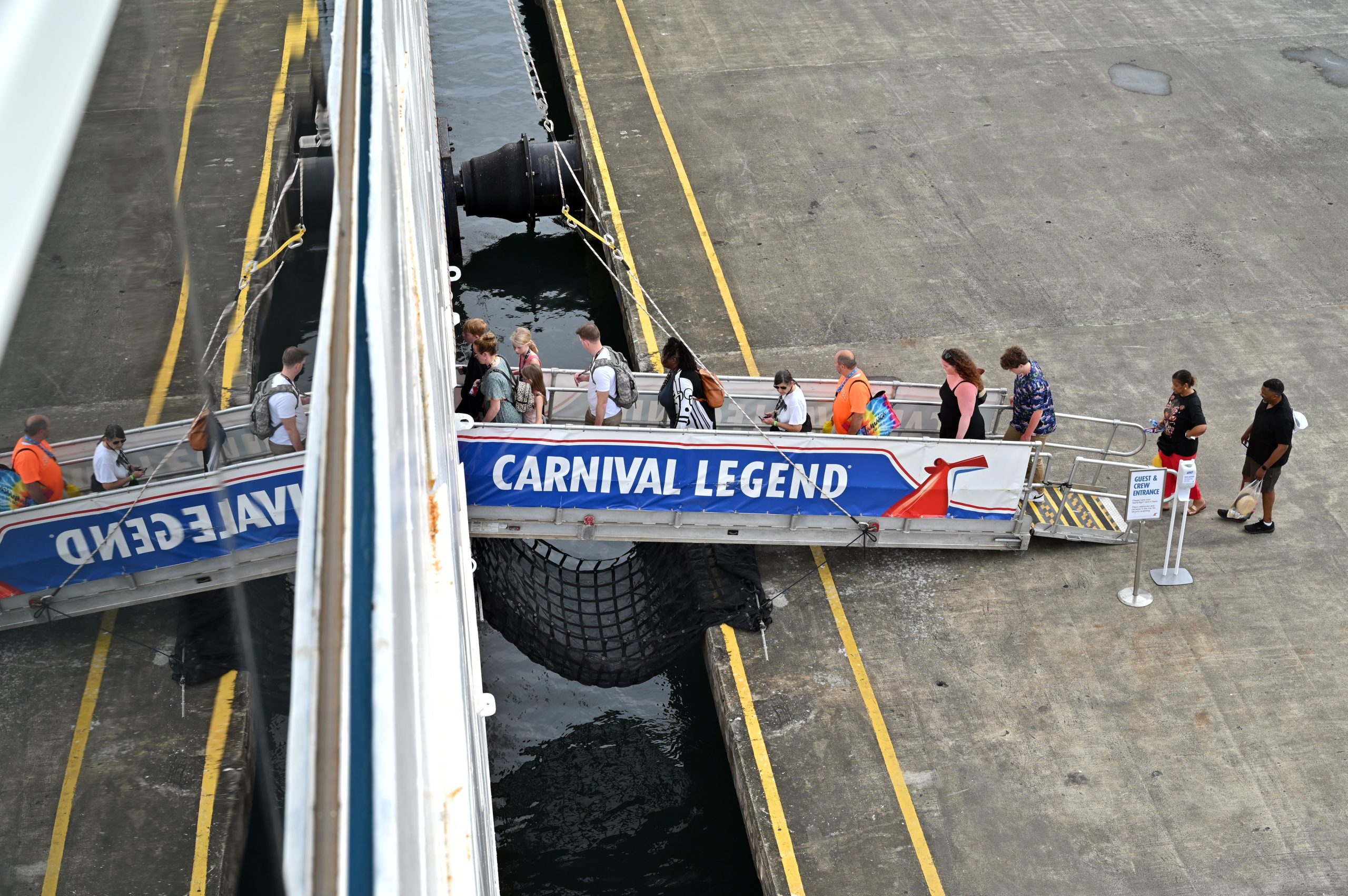 Carnival Cruise Line w końcu odnosi się do nowej opłaty za porty w Meksyku dla gości z niepewną reakcją