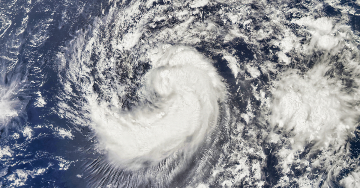 Ostatnia aktualizacja National Hurricane Center wskazuje powrót huraganu Nadine i jego wpływ na gorące miejsca turystyczne