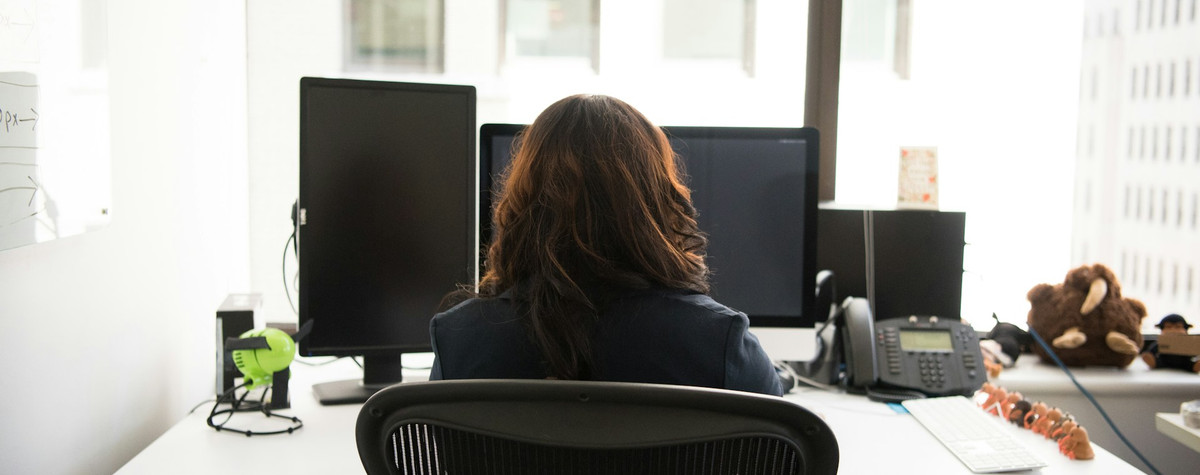 Właściwa postawa pracy: wskazówki dla zdalnych pracowników bez konfiguracji biurowej