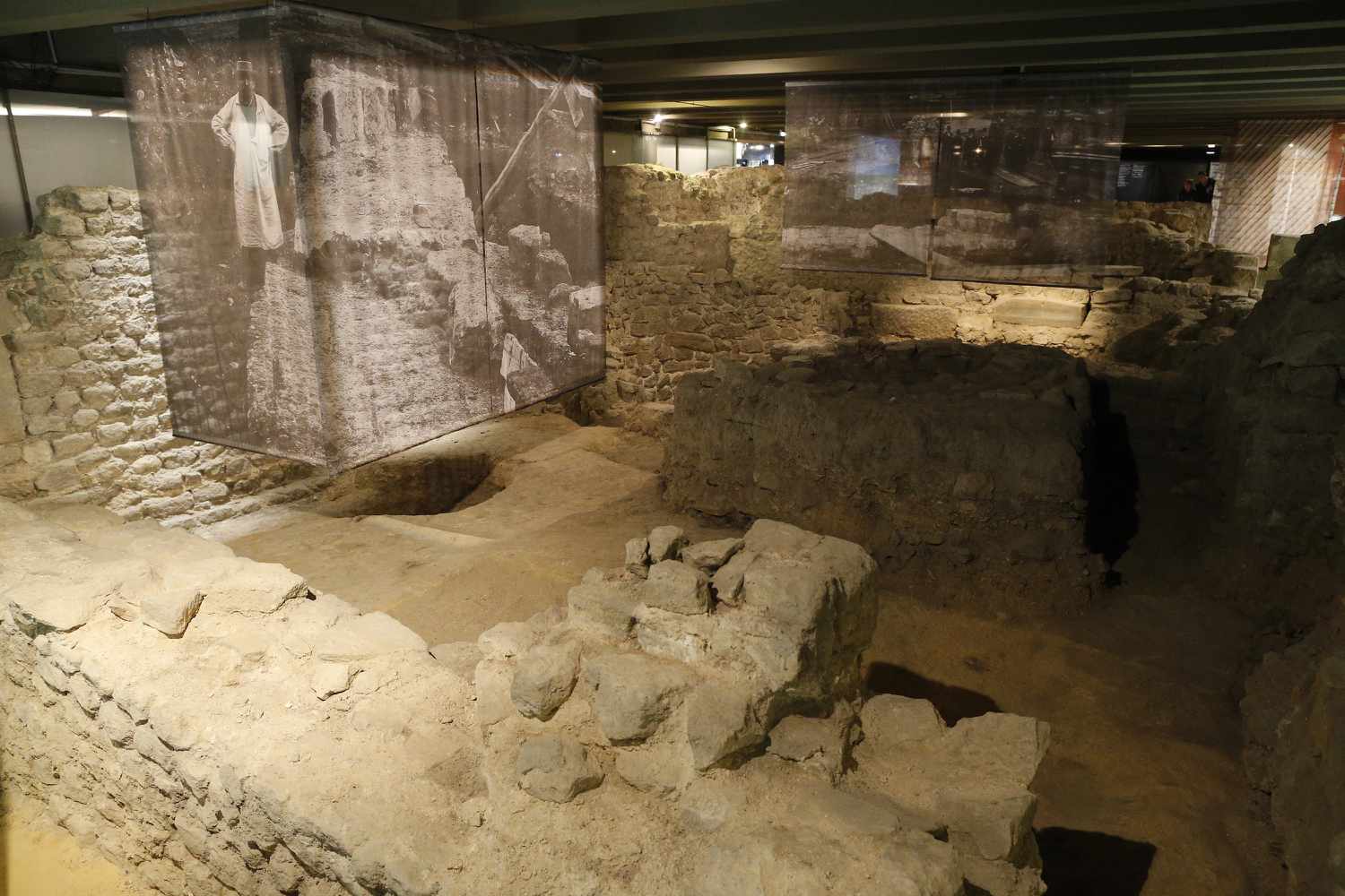 Jak odwiedzić kryptę archeologiczną w Notre Dame w Paryżu