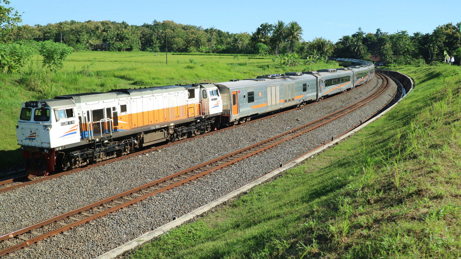 Niewidoczny pociąg z Azji Południowo-Wschodniej oferuje niedrogą podróż z malowniczymi widokami