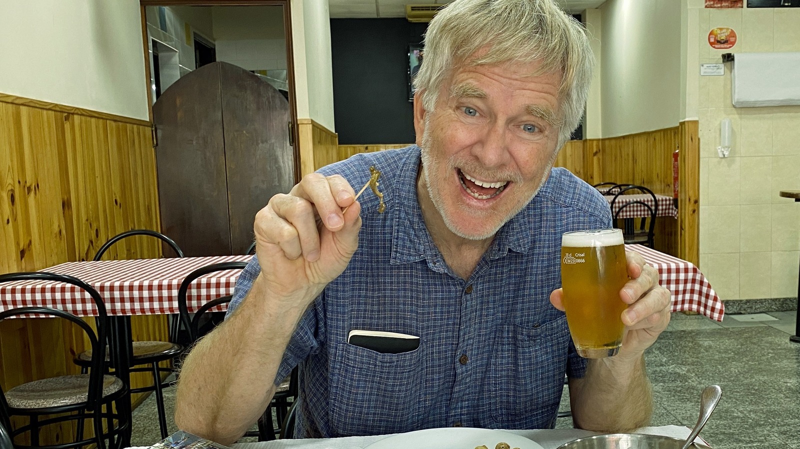 Rick Steves ostrzega podróżnych przed podstępnymi pułapkami pieniężnymi w restauracjach Portugalii