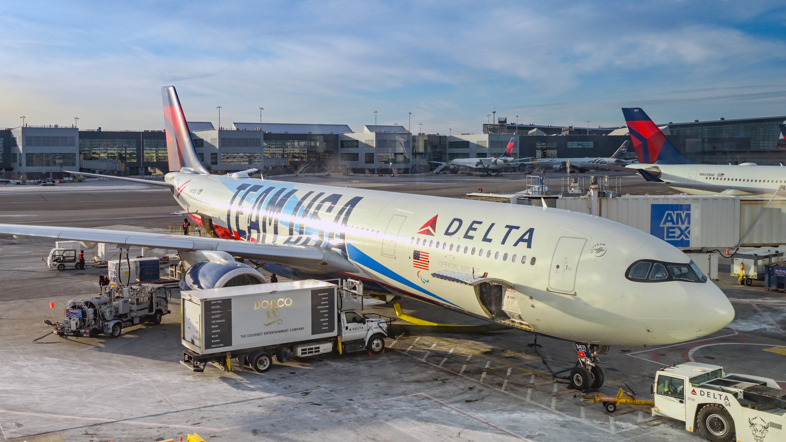 Dlaczego linie Delta Air Lines odwołują tak wiele lotów w ostatniej chwili w 2026 r