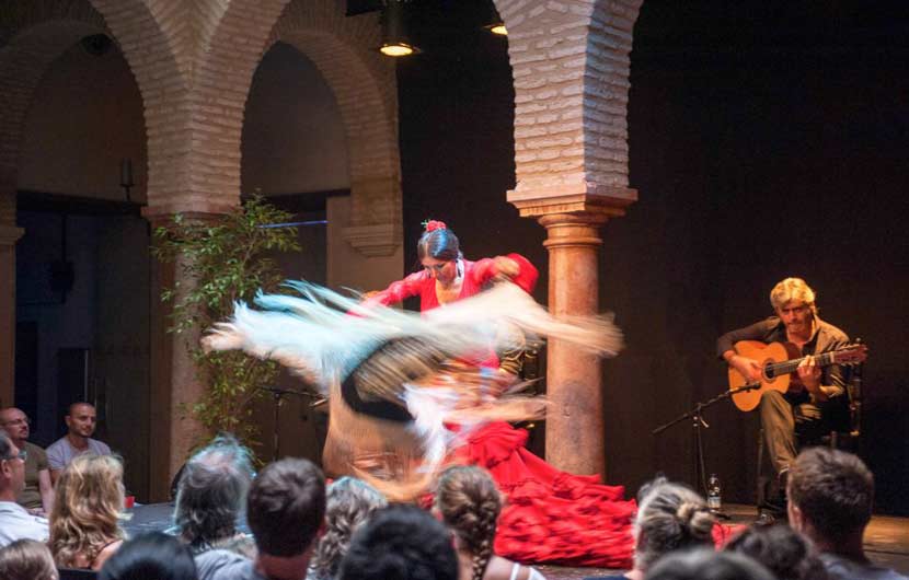 Przeżyj autentyczny pokaz flamenco w Sewilli